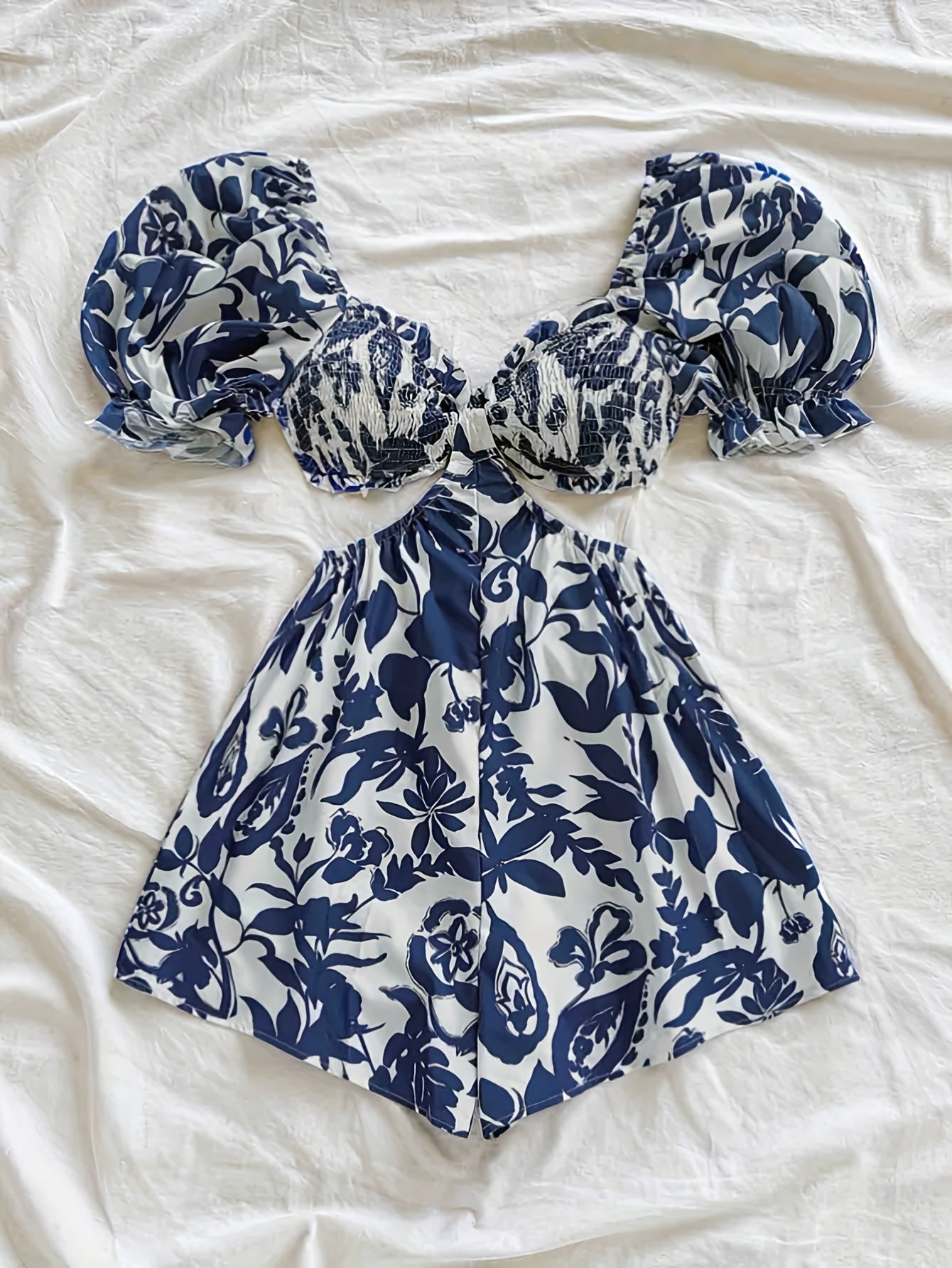 Sommerlicher Damen Jumpsuit mit Volants im tropischen Stil und angesagtem Urlaubslook  