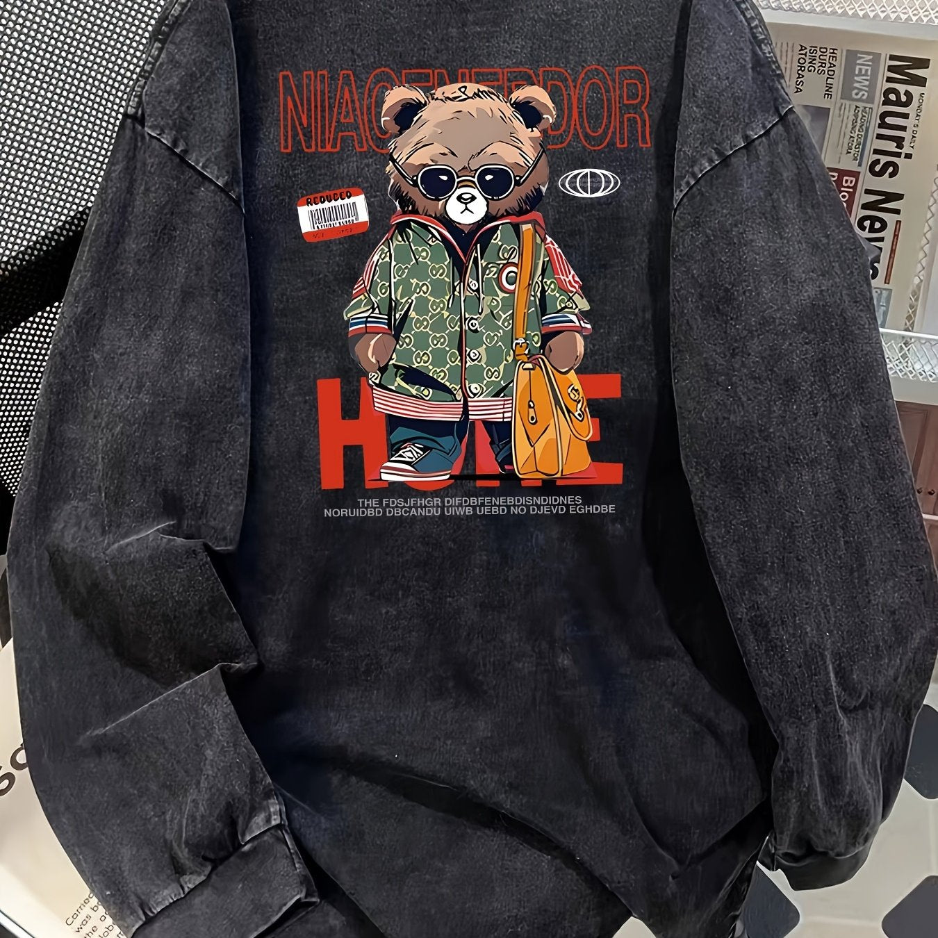 Sweat-shirt délavé noir imprimé motif ours streetwear