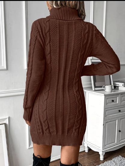 Robe pull côtelée à col roulé et motifs torsadés pour femme