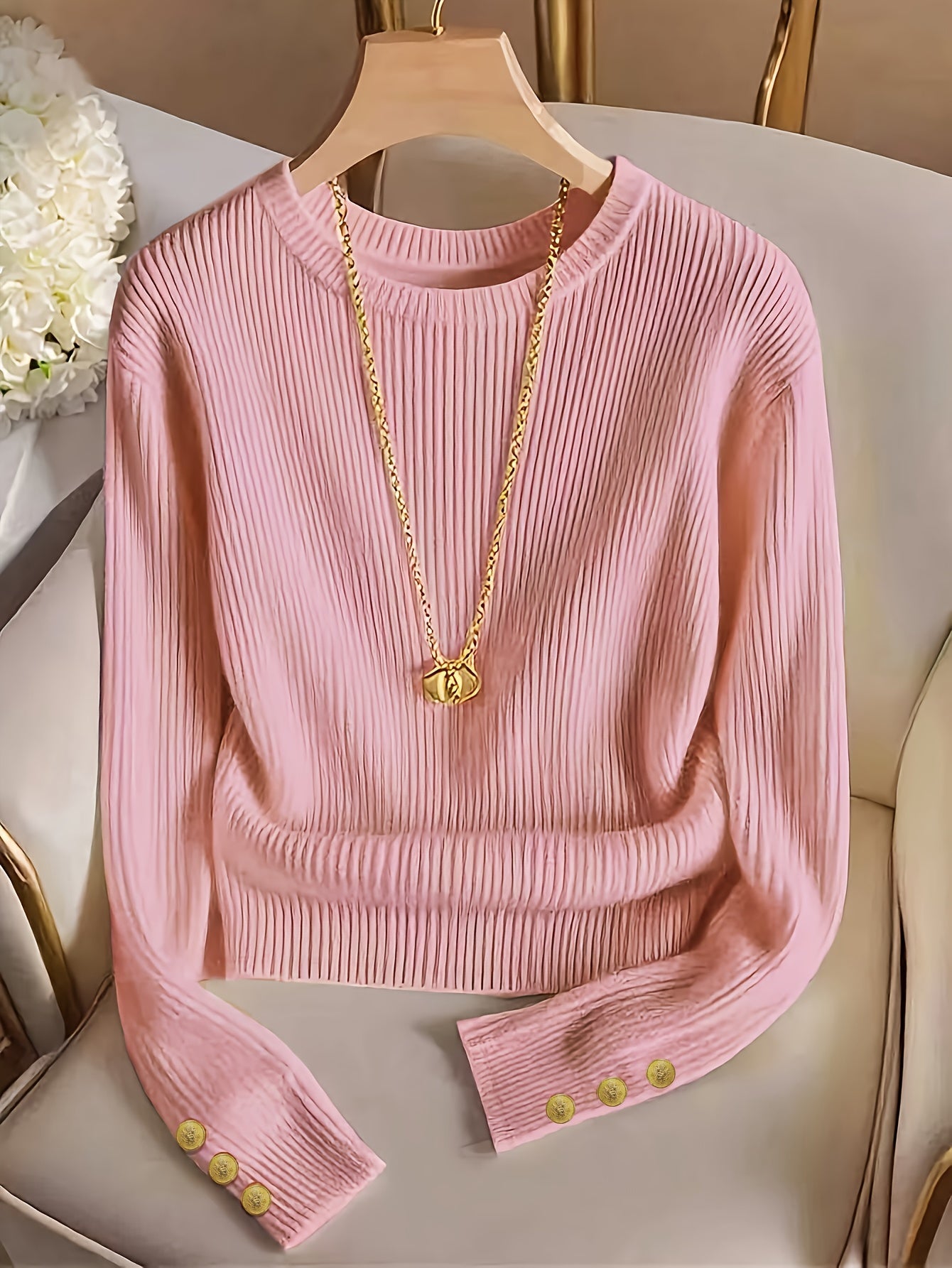 Pull femme marron côtelé col rond manches longues à boutons dorés