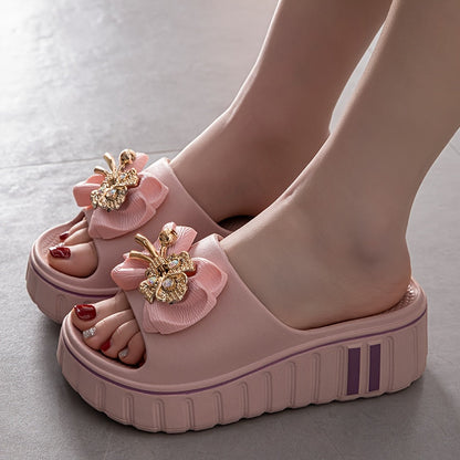 Sandales compensées femme style plateforme avec ornement floral chic – Tendance décontractée et élégante