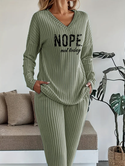 Ensemble côtelé Femme avec inscription "NOPE not today", col en V et pantalon large