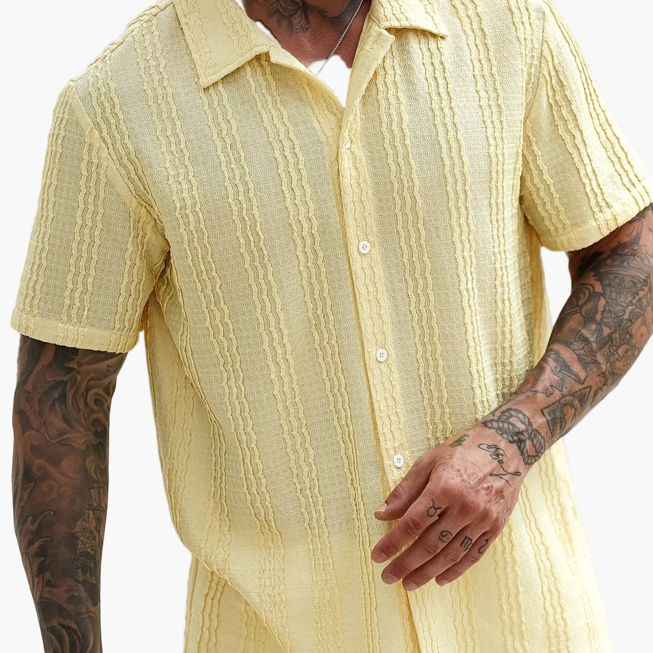Chemise décontractée à rayures ondulées pour homme – Style estival tendance, idéale pour les sorties et les week-ends