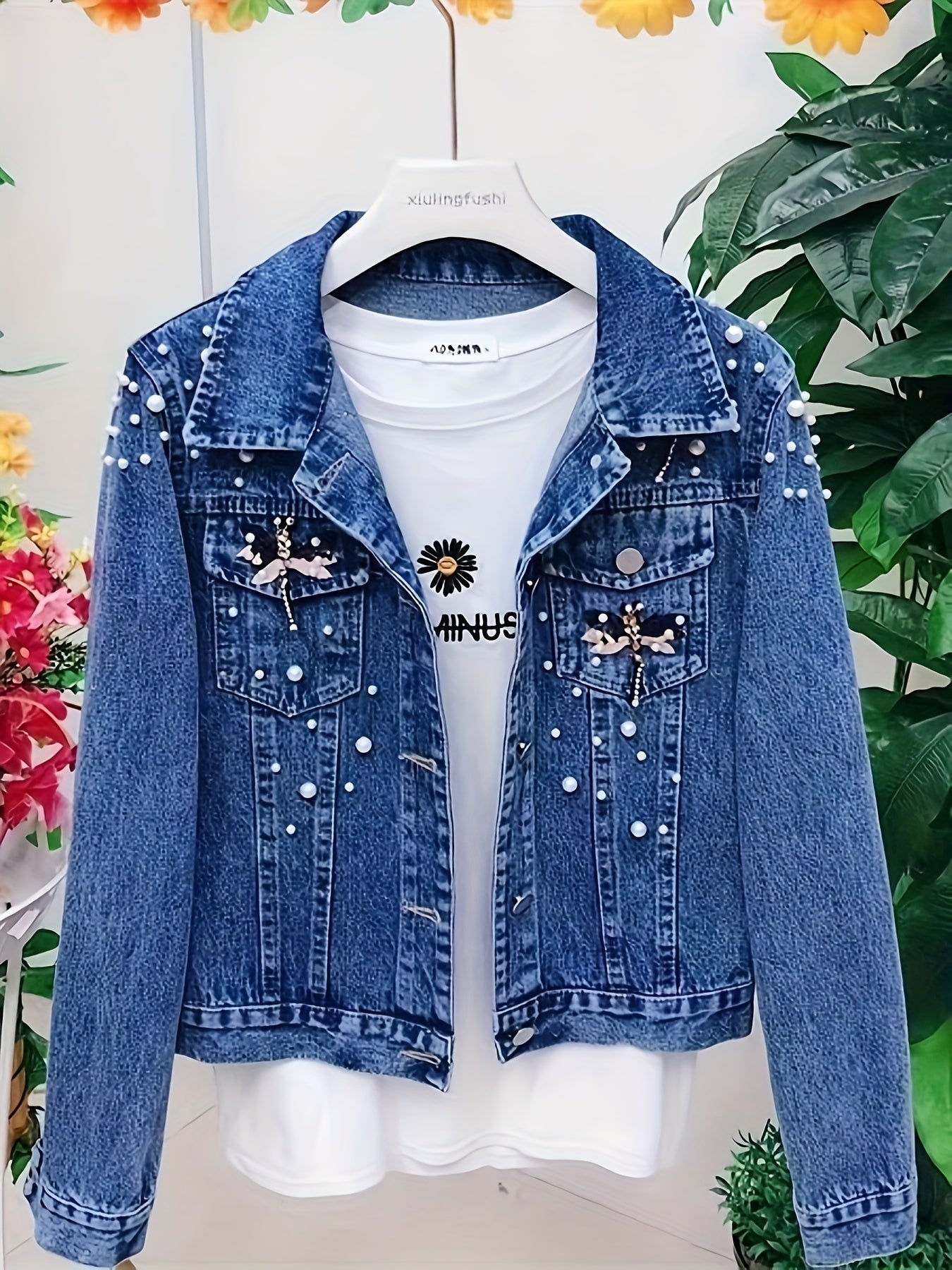 Veste en jean femme bleue brodée de perles et ornements
