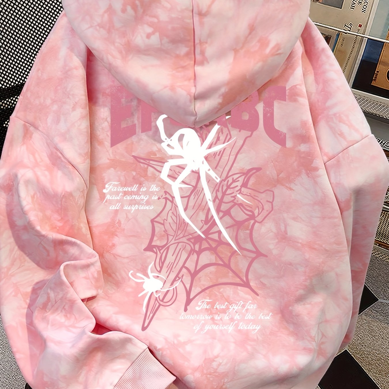 Sweat à Capuche Rose Tie-Dye pour Femme avec Imprimé Araignée et Inscriptions