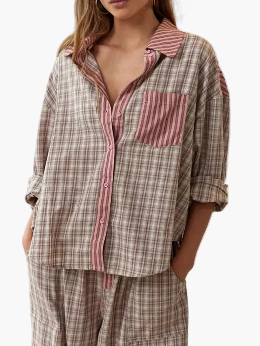 Lässiger zweiteiliger Damen-Pyjama im trendigen Stil für Zuhause und Nacht  