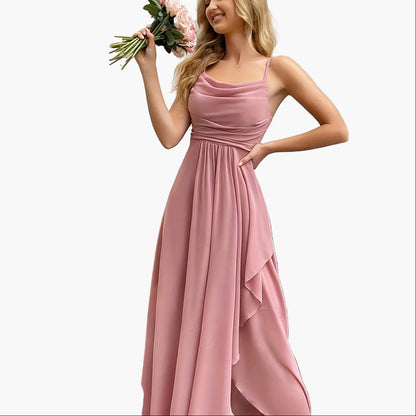 Robe de soirée élégante femme longue style fluide pour événements et cérémonies