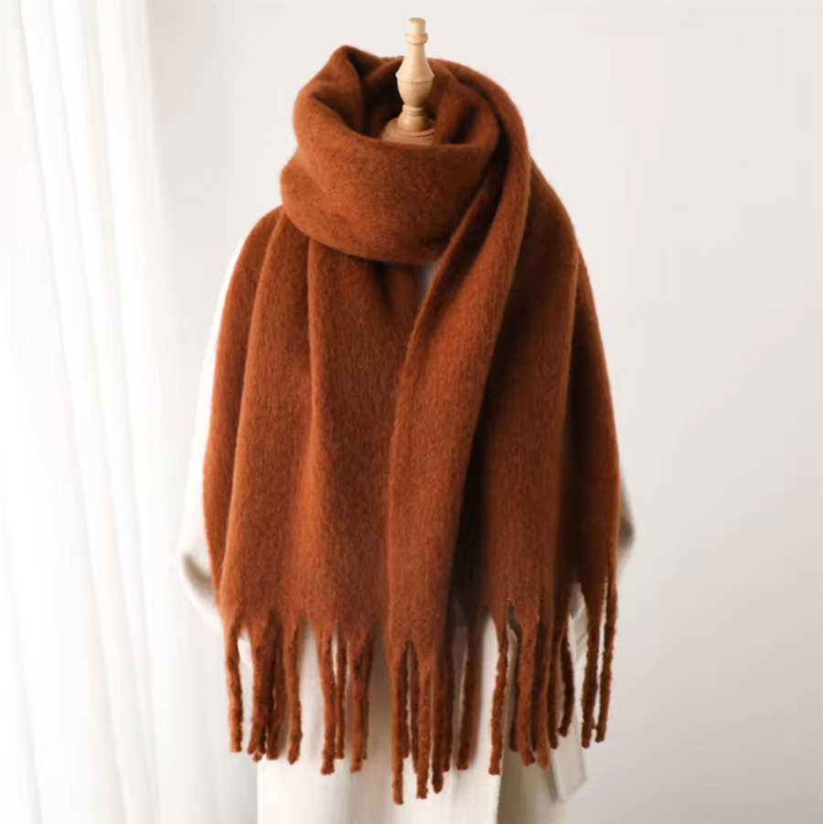 Mjuk och bred scarf med fransar - fuchsia