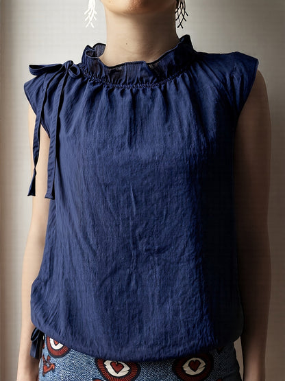Ærmeløs bluse med flæsekrave og knudedetalje til kvinder – Elegant og alsidig stil