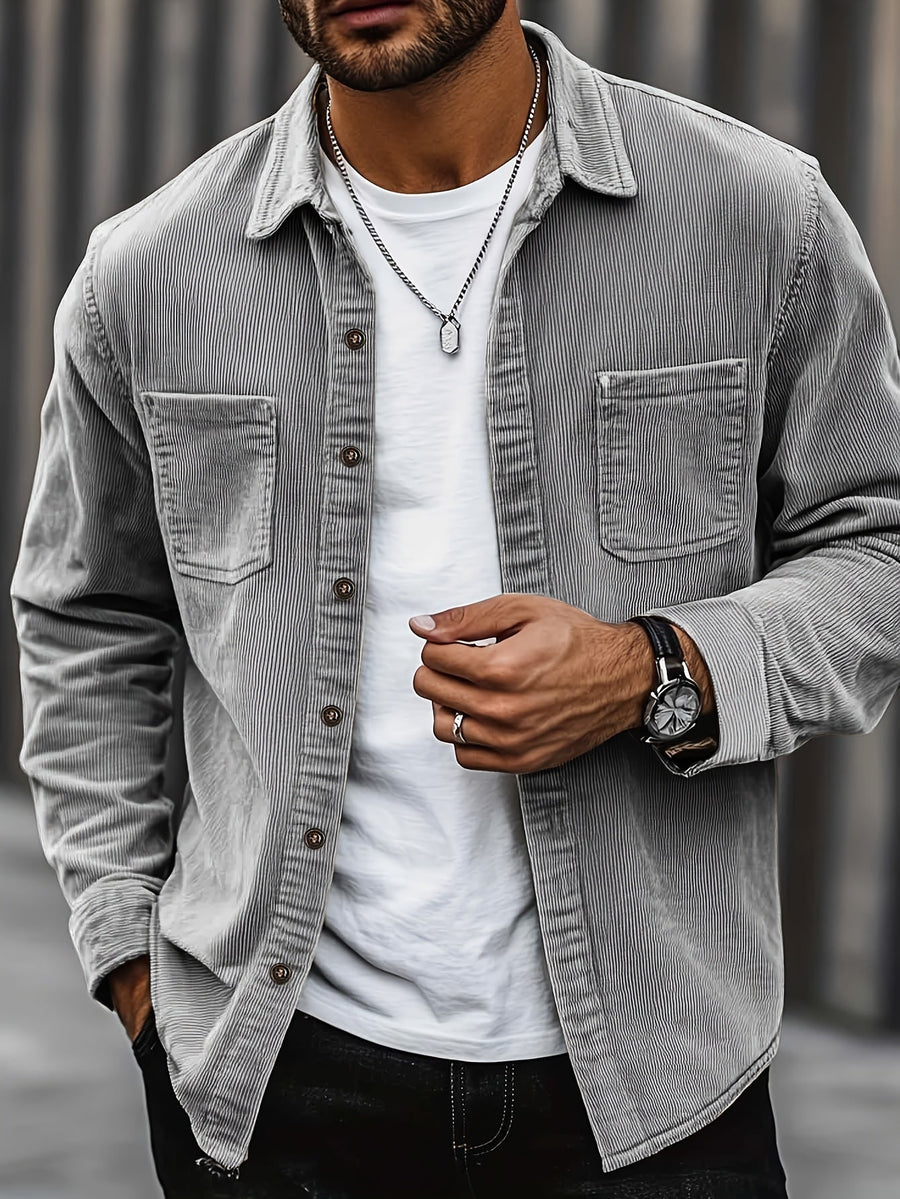 Herrenhemd im Overshirt-Stil aus geripptem Stoff mit Knöpfen und Brusttaschen