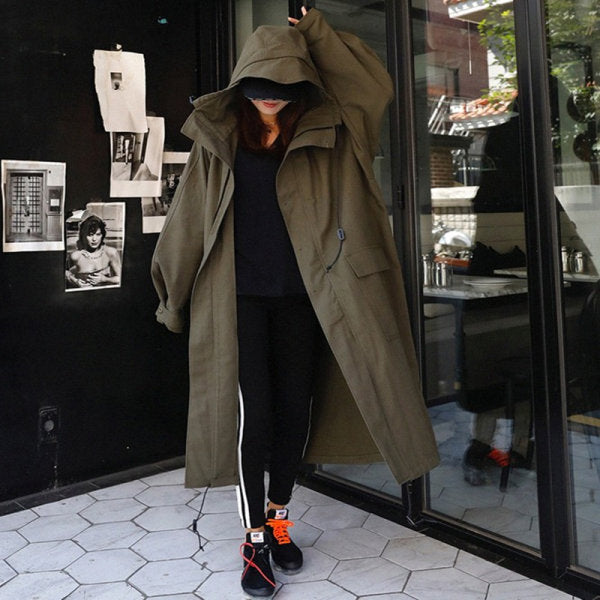 Abrigo largo con capucha estilo parka, verde oliva