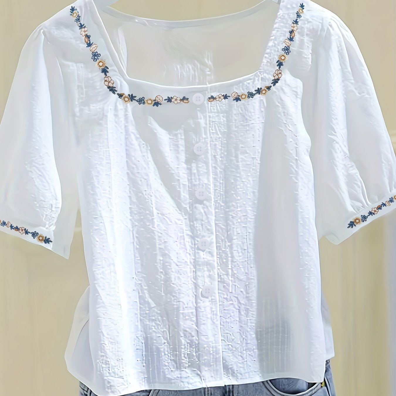 Elegant women's blouse with square neckline and floral embroidery, casual spring-summer style