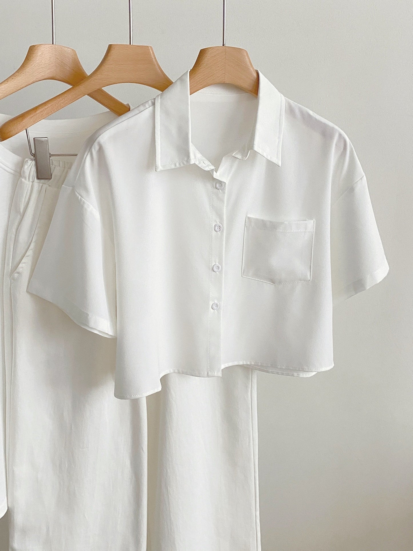 Camicia casual donna maniche corte stile moderno con orlo corto