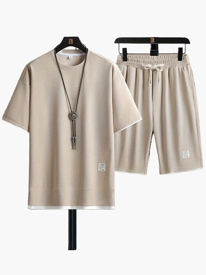 Completo uomo informale due pezzi maglietta larga e pantaloncini stile urbano ideale per relax e uscite