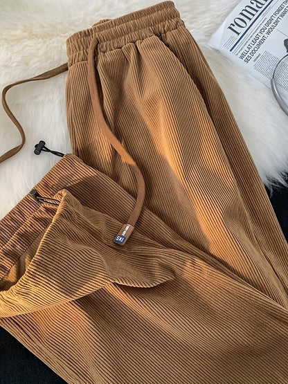 Herrenhose im modernen Stil mit Falten und verstellbarem Kordelzug für Entspannung und Stadt  