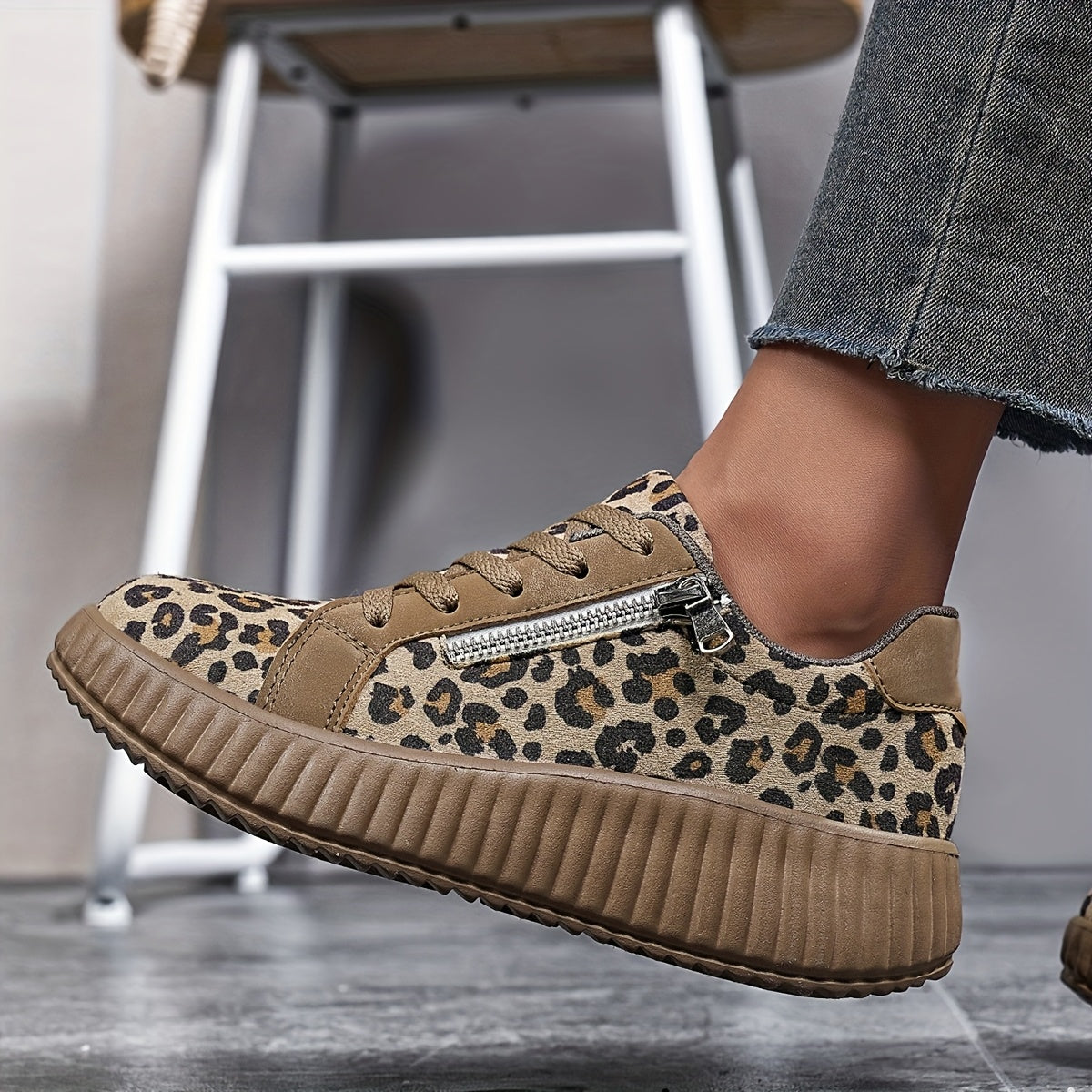 Baskets Femme Léopard Mode à Lacets avec Plateforme et Fermeture Éclair - Style Urbain Décontracté