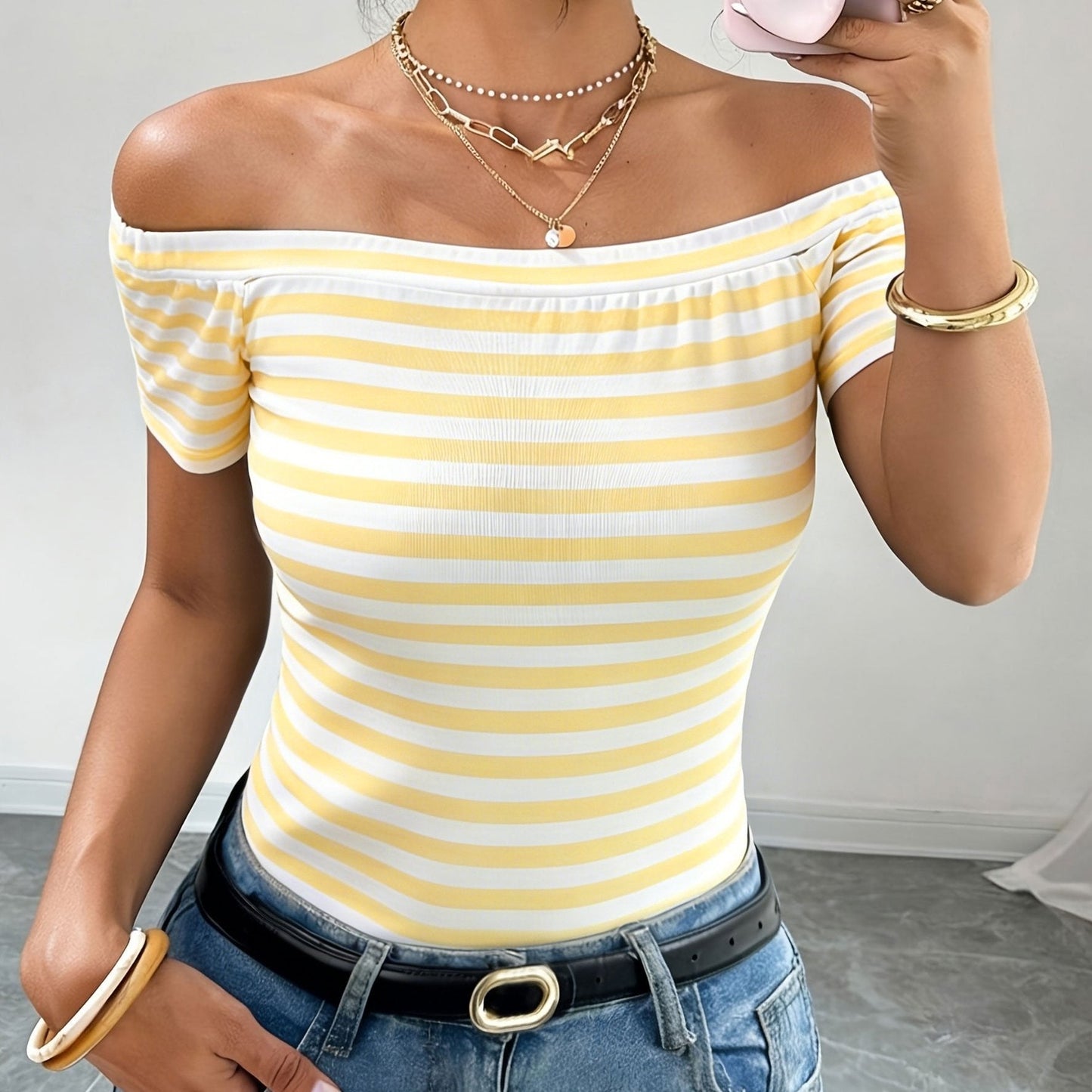 Damentop mit schulterfreiem Bardot-Ausschnitt und Streifen – elegant und modern für lässige oder schicke Looks  