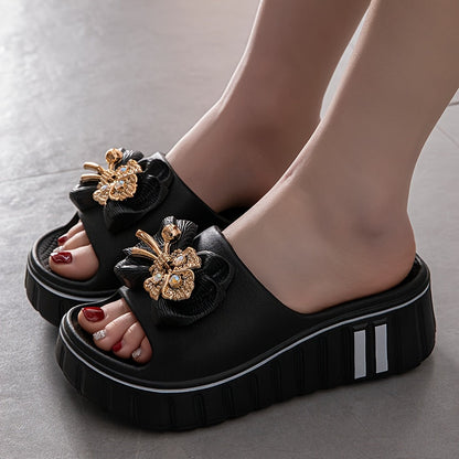 Sandales compensées femme style plateforme avec ornement floral chic – Tendance décontractée et élégante
