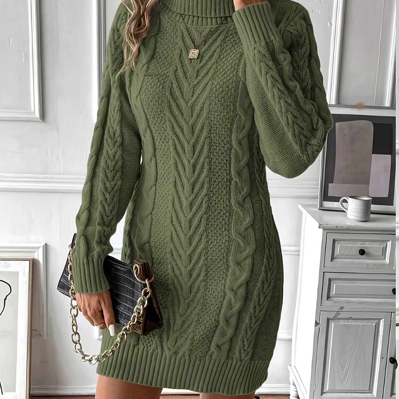 Robe pull côtelée à col roulé et motifs torsadés pour femme