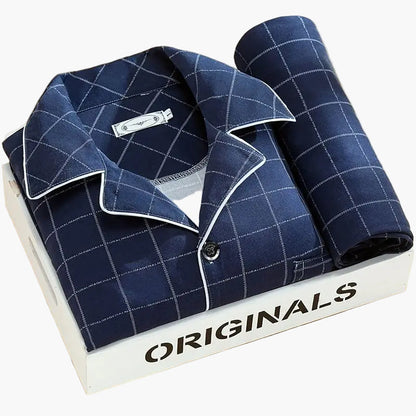 Elegant herre-pyjamas med fjerprint – Komfortabelt sæt til nat og afslapning