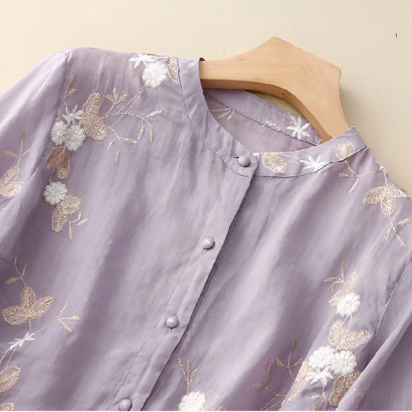 Blusa amplia con bordados florales para mujer, estilo elegante y versátil