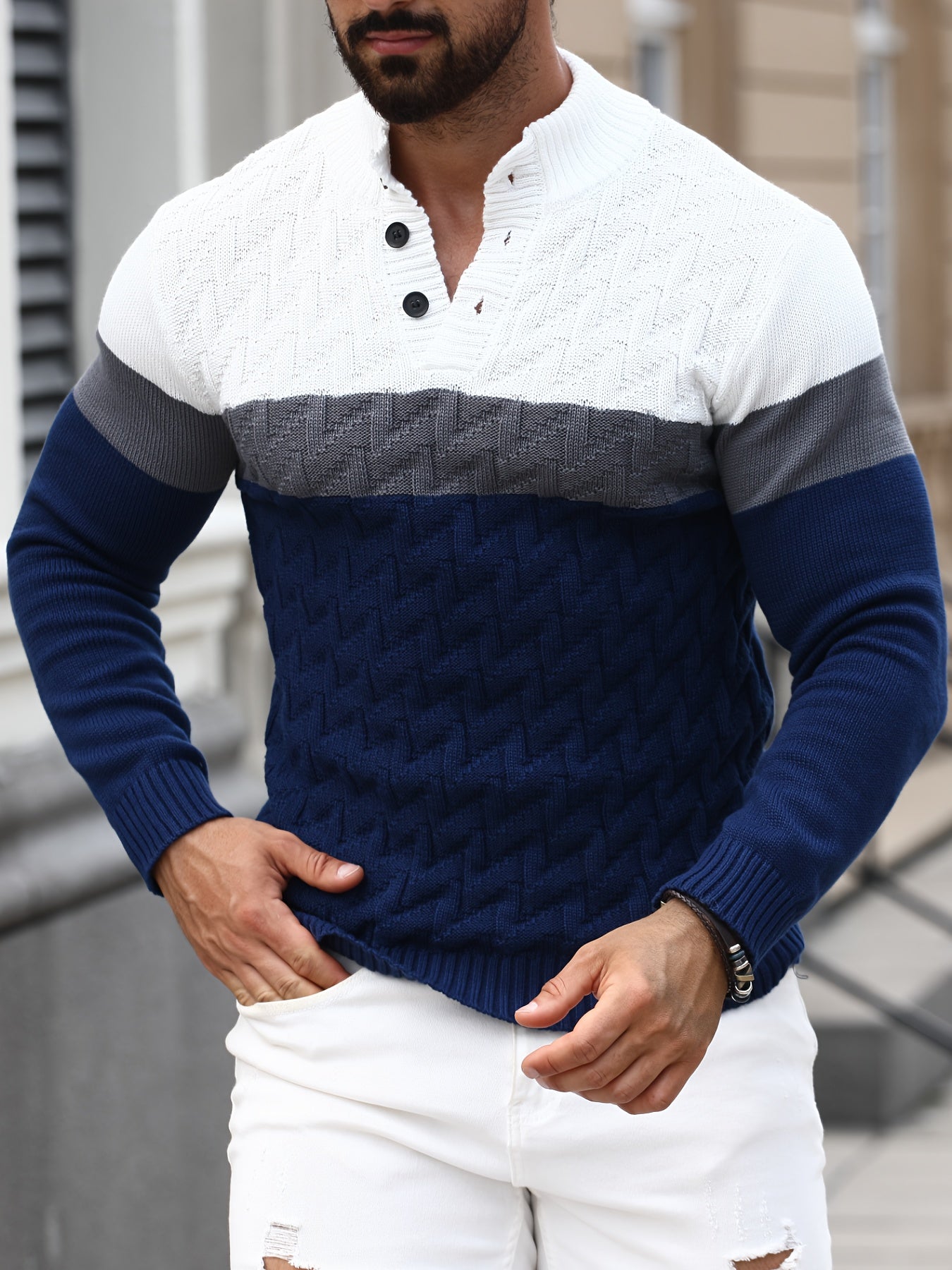 Pull homme tricoté à col montant boutonné rayé