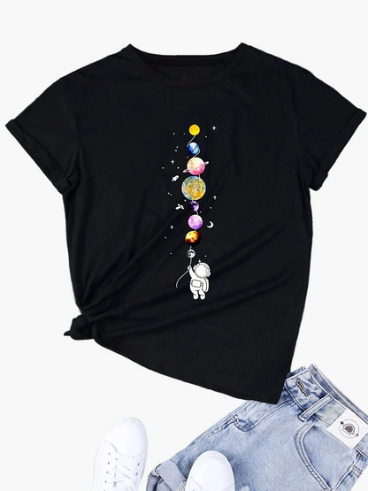 T-shirt donna stile casual con motivo astronauta e pianeti, ispirazione spazio, ideale per appassionate di scienza e moda urbana