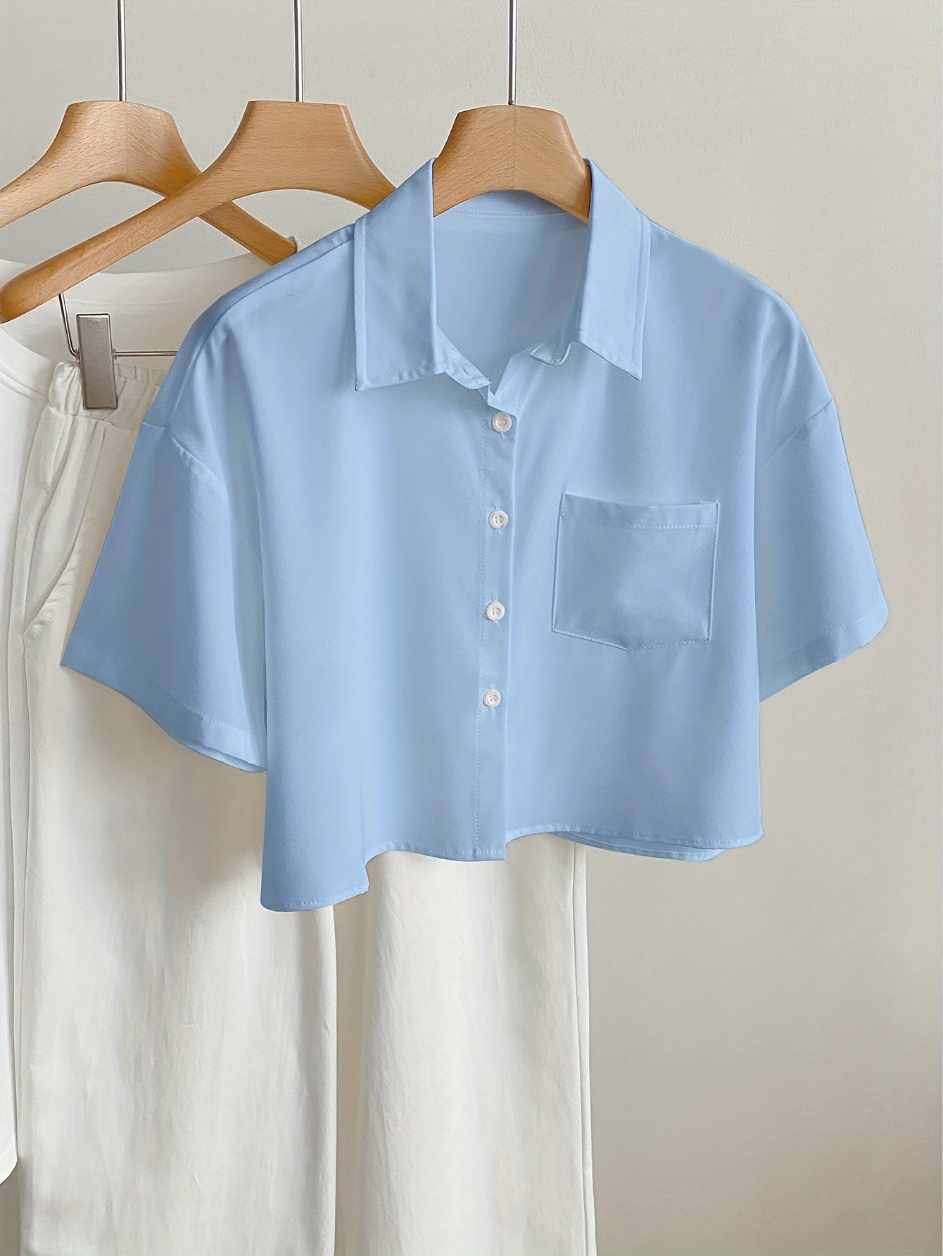 Camicia casual donna maniche corte stile moderno con orlo corto