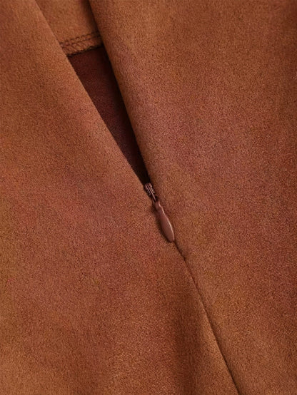 Mini-jupe plissée femme effet suédine marron foncé, camel et noir