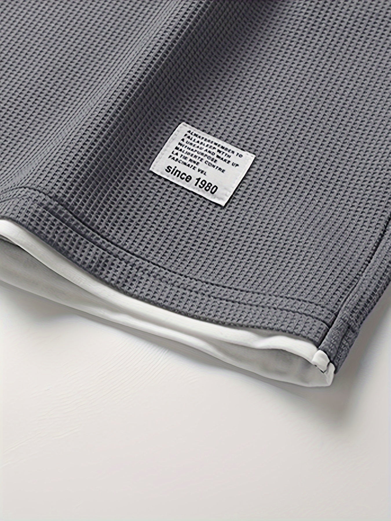 Completo uomo informale due pezzi maglietta larga e pantaloncini stile urbano ideale per relax e uscite