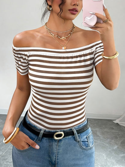 Damentop mit schulterfreiem Bardot-Ausschnitt und Streifen – elegant und modern für lässige oder schicke Looks  