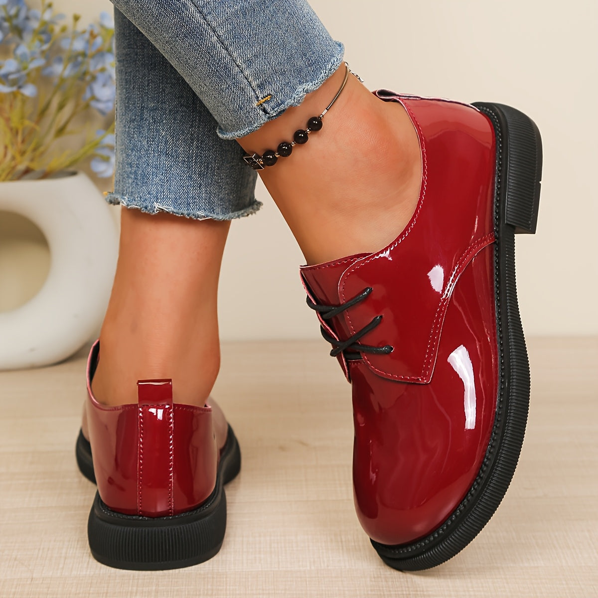 Chaussures Richelieu Plates Laquées Femme à Lacets et Semelle Crantée