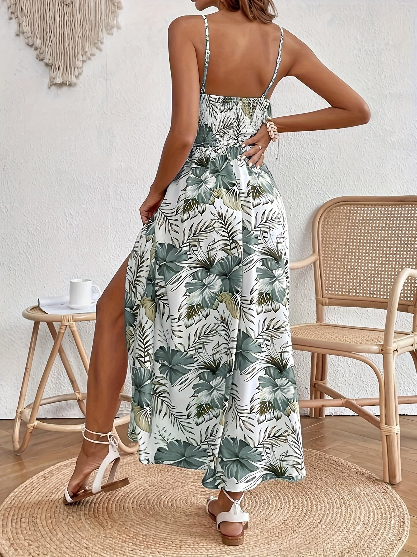 Elegant lang kjole til kvinder med blomsterprint og stropper til sommer og ferie