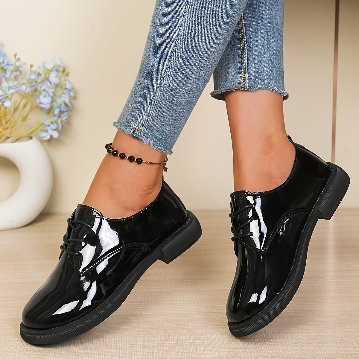 Chaussures Richelieu Plates Laquées Femme à Lacets et Semelle Crantée