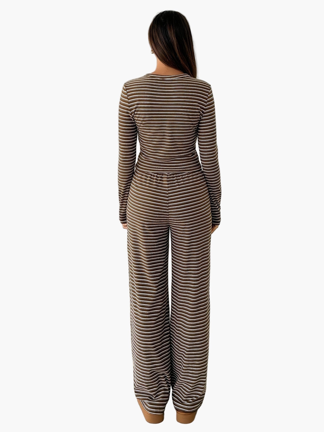 Conjunto casual de mujer a rayas, mangas largas, ideal para el descanso o el día a día