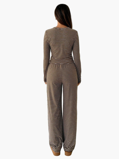 Conjunto casual de mujer a rayas, mangas largas, ideal para el descanso o el día a día