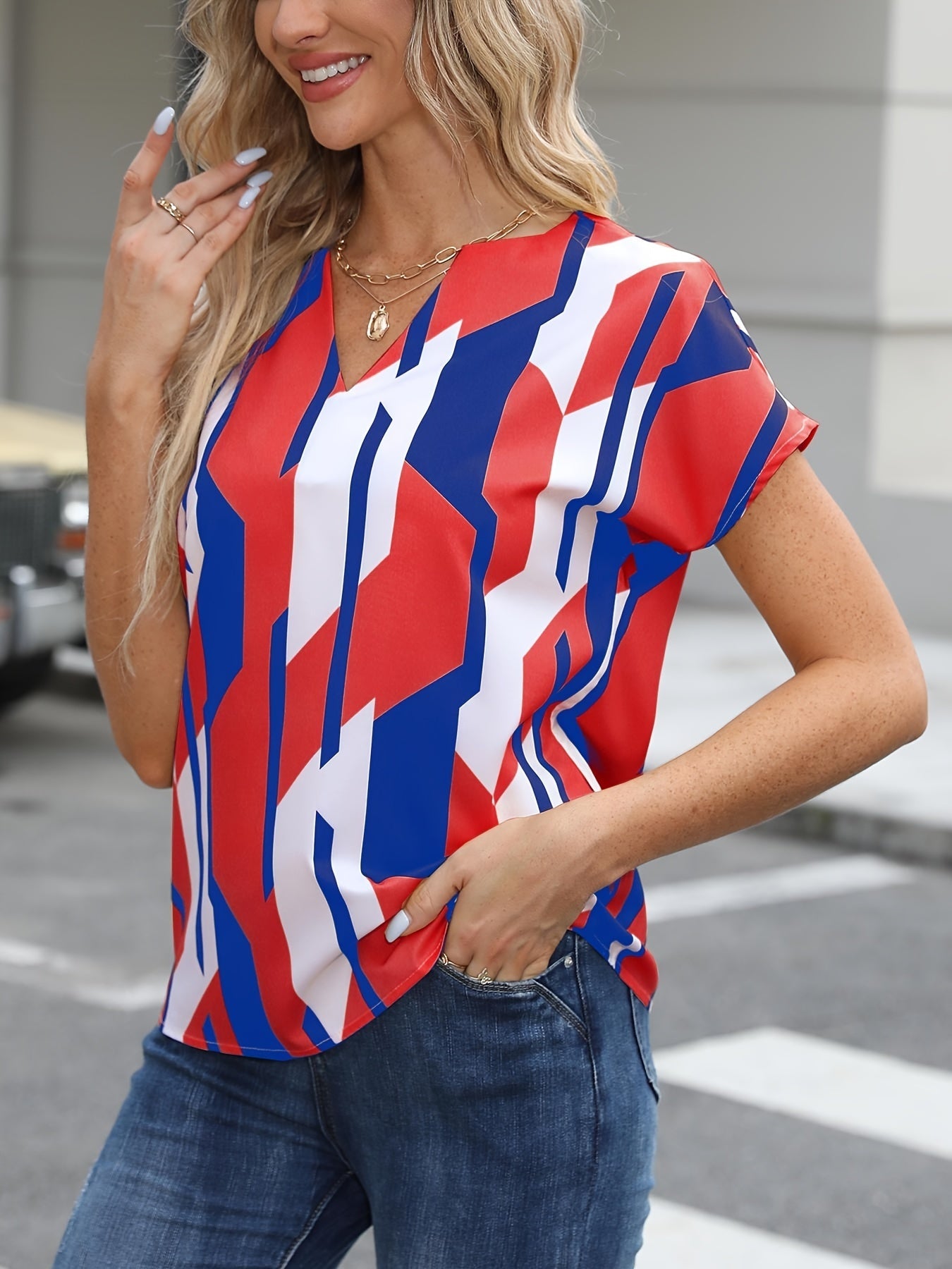 Women's vintage-style blouse with geometric pattern, ideal for everyday wear or the office