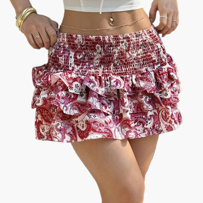 Women's short skirt with ruffles in bohemian style, ideal for summer and vacations