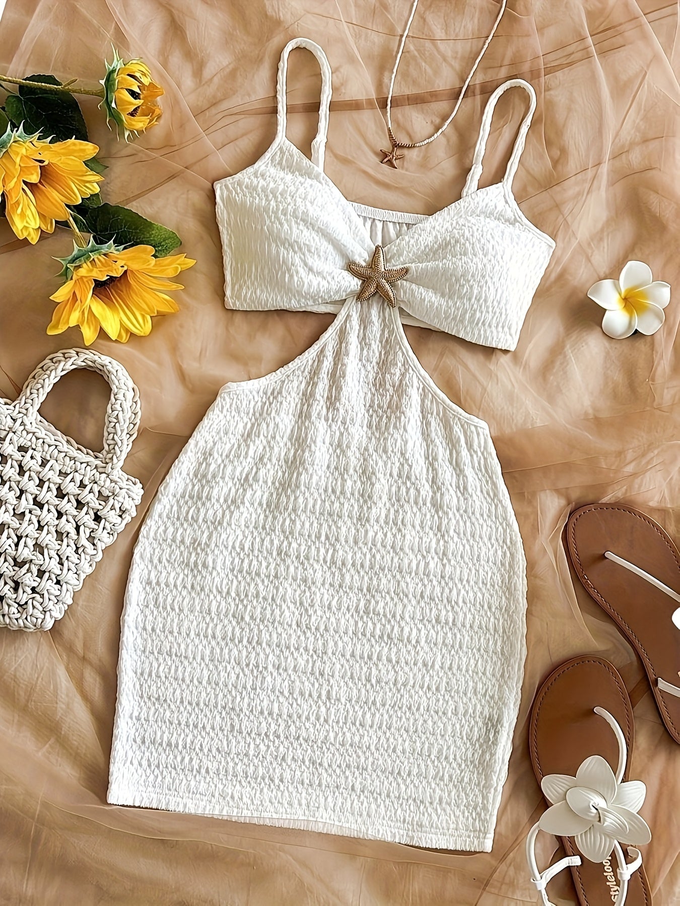 Abito aderente mini stile spiaggia per donna con dettaglio stella marina e taglio alla moda