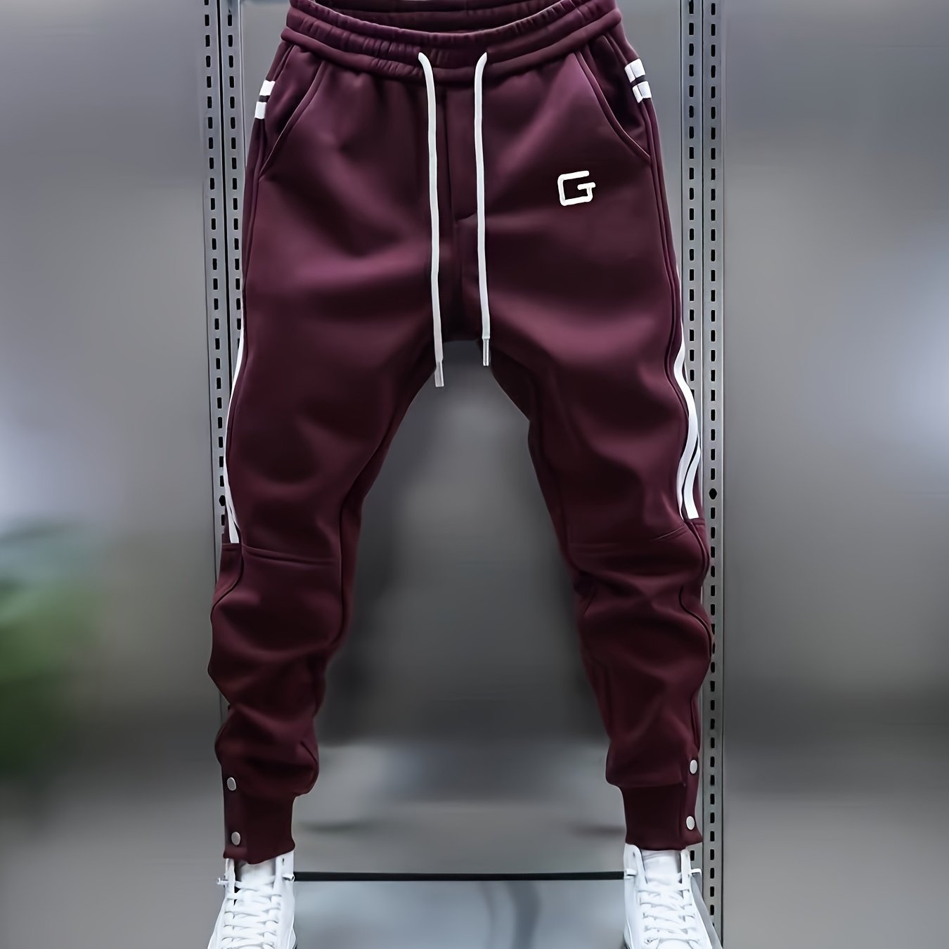 Pantalon de jogging homme avec cordon de serrage, rayures latérales et boutons pression, coupe fuselée