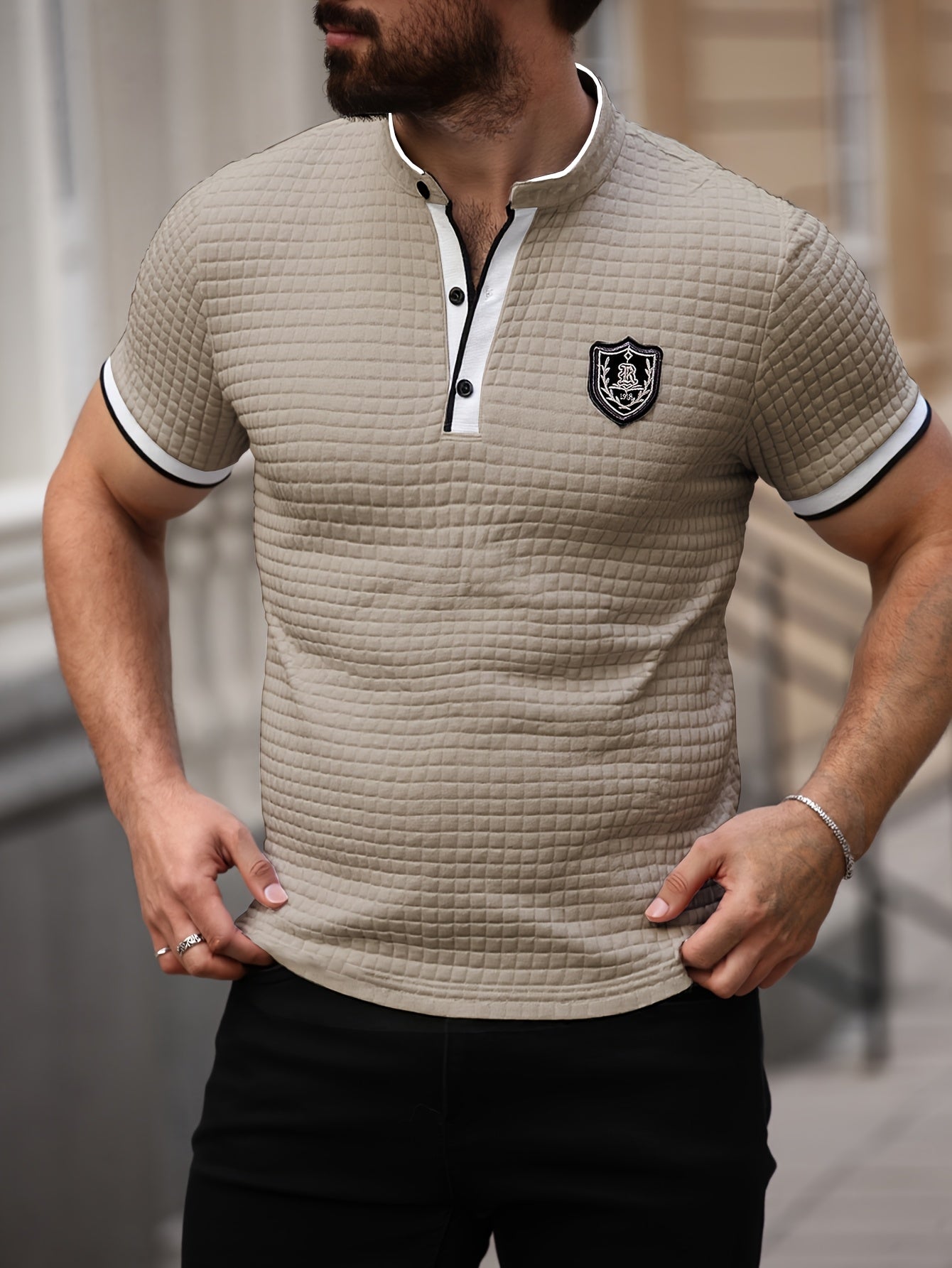Polo casual para hombre con cuello Henley estilo chic para salidas y uso diario