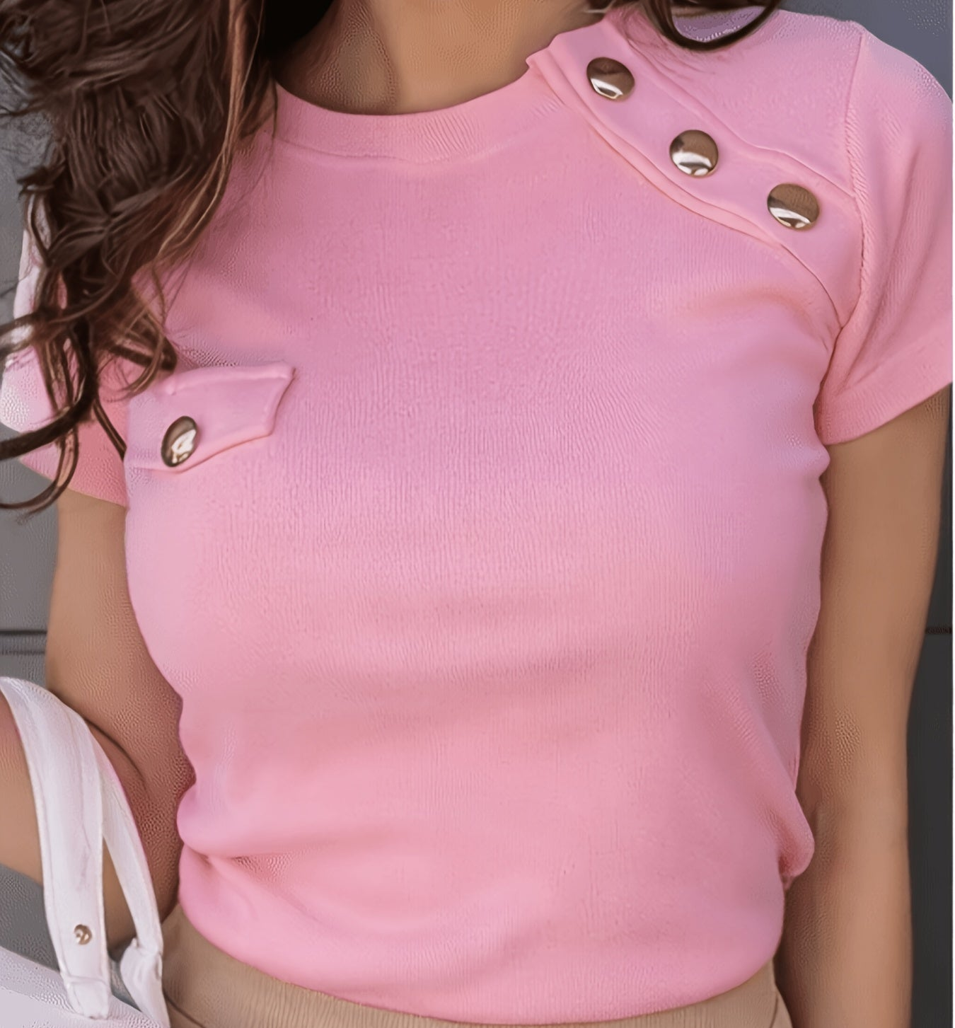 Damen T-Shirt mit kurzen Ärmeln und dekorativen Knöpfen, moderner schicker Stil