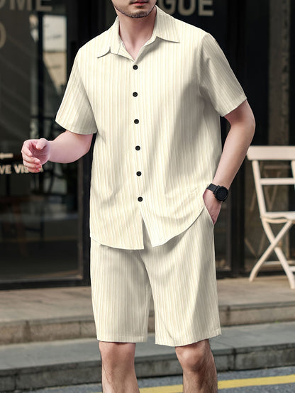 Lässiges Sommeroutfit für Herren, Kurzarmhemd und Shorts, urbaner Stil, ideal für den Sommer