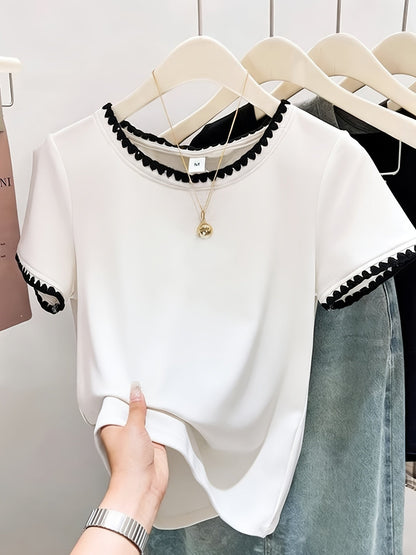 Elegant women's blouse with scalloped collar, chic everyday style