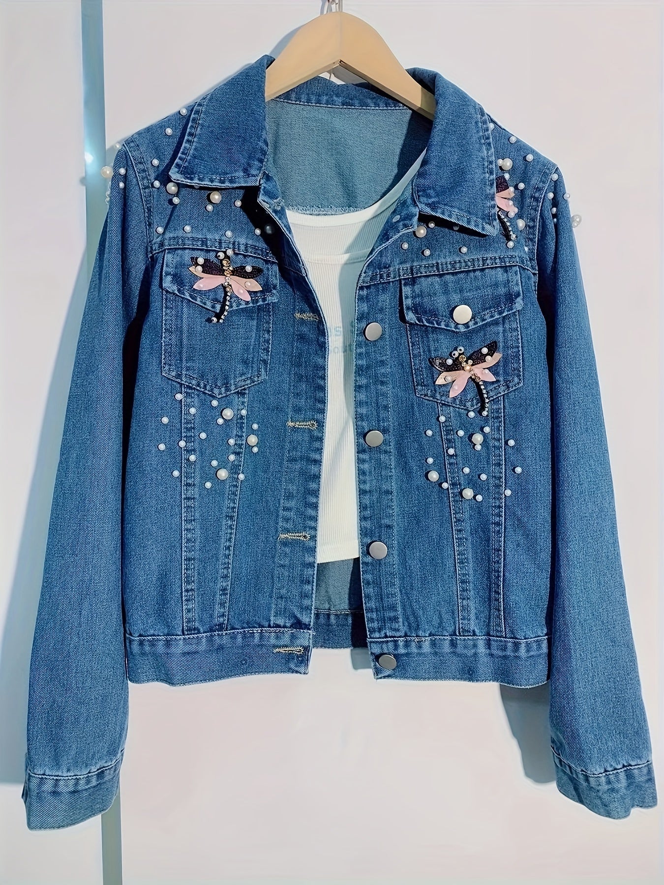 Veste en jean femme bleue brodée de perles et ornements