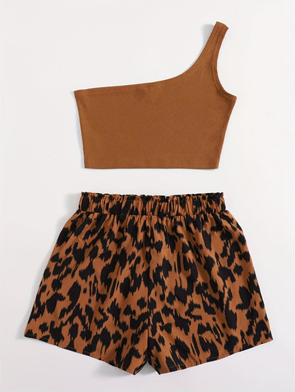 Ensemble femme élégant tendance – Top asymétrique et short imprimé léopard, style estival