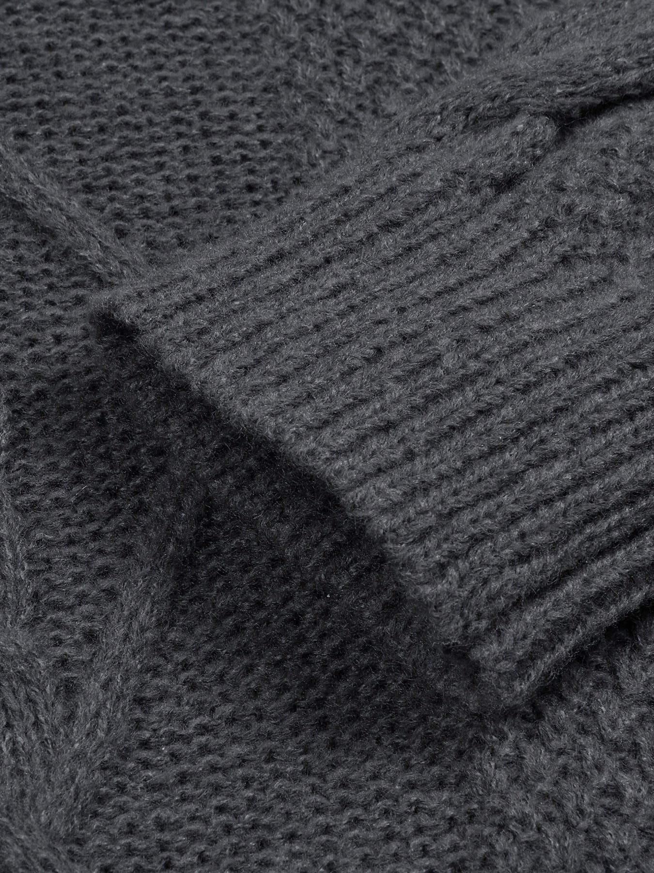 Męski sweter z warkoczowym wzorem w stylu casual – idealny na jesień/zimę