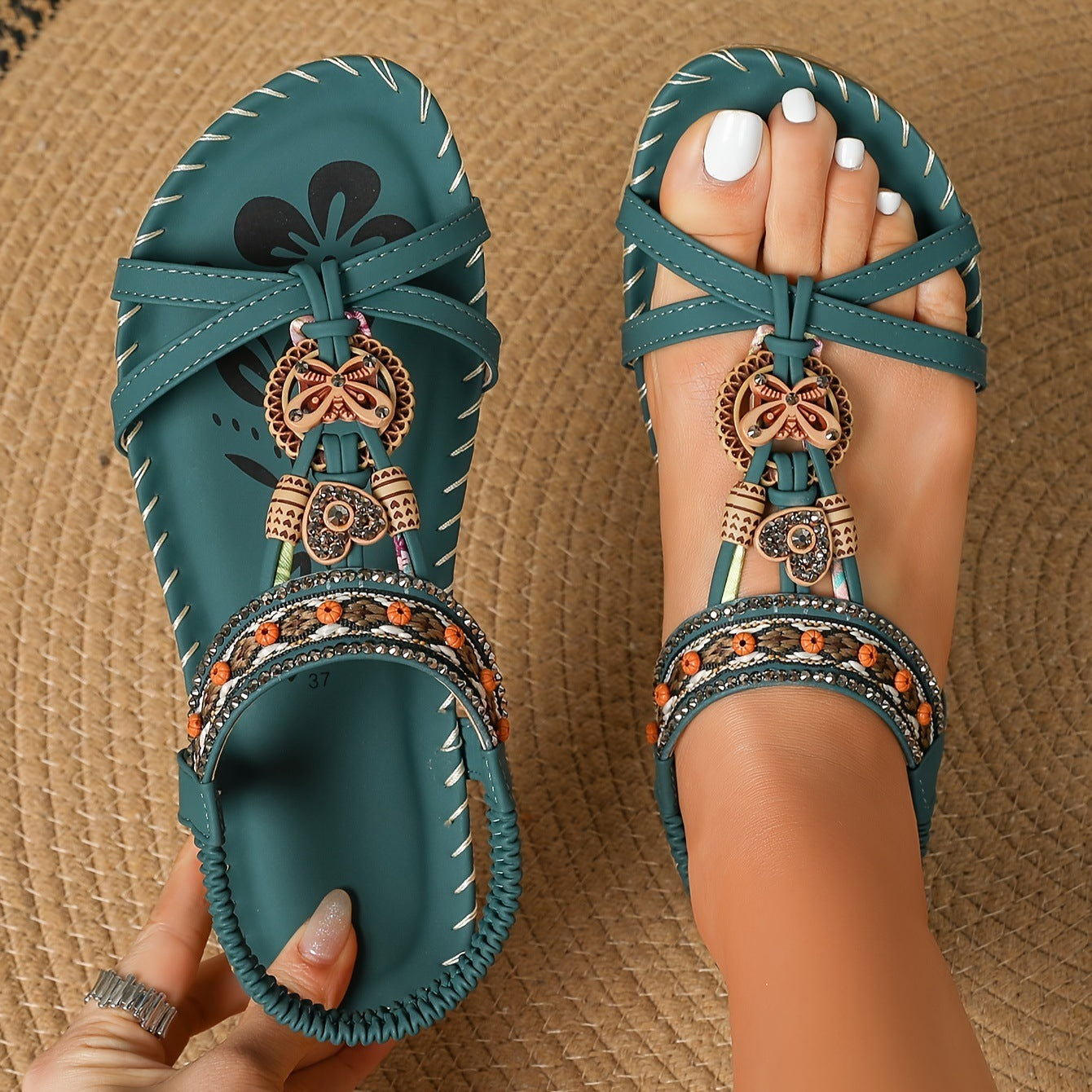 Ruby – Sandalen mit Blumen und Strasssteinen