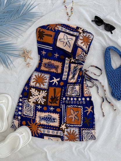 Kurzes trägerloses Damenkleid im Küstenstil mit tropischem Muster – ideal für Urlaub und Strand