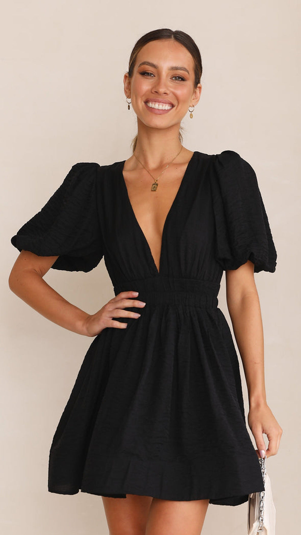 Marion – Vestido corto con mangas farol y cintura entallada